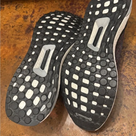 Adidas UltraBoost Men's Black/Red Running Shoes Mens size 12 mint condition - Picture 2 of 8